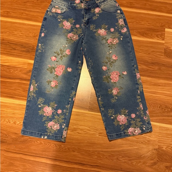 Flamingals cropped Floral Jeans - Picture 3 of 5